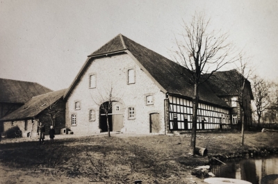 Niedermeyer farm building about 1930